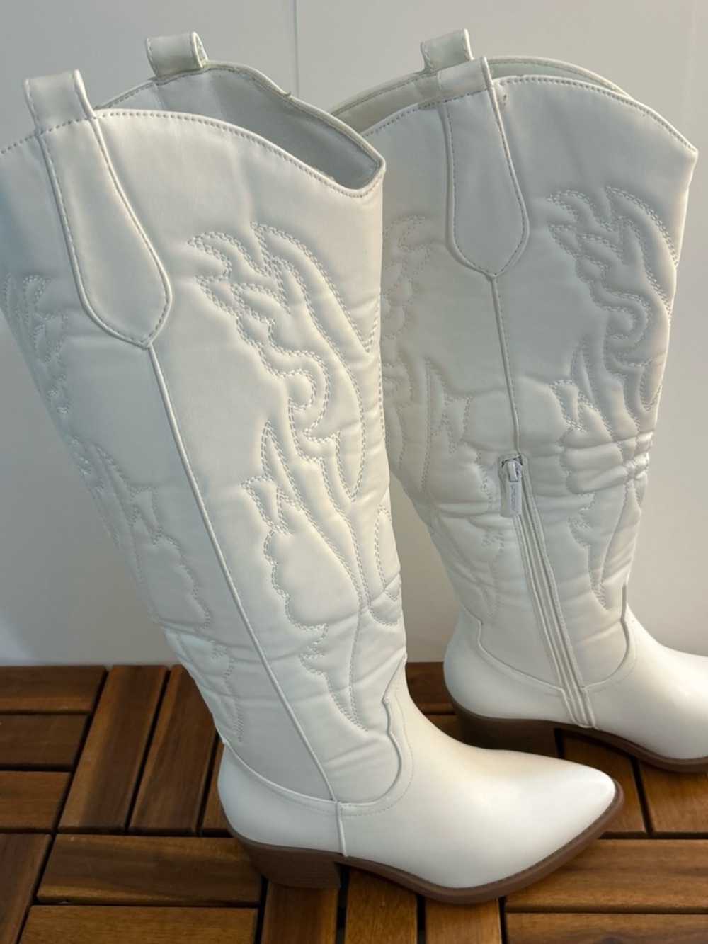 White Women's Western Knee-High Boots - Classic Stitch Detail